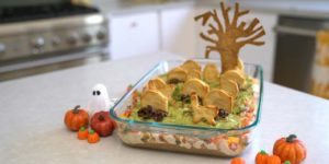Read more about the article Monday Munchies: Graveyard Chicken Enchilada Dip
