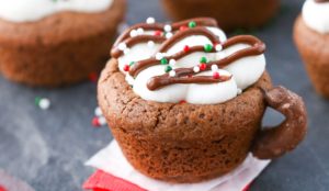 Read more about the article Monday Munchies: Hot Chocolate Brownie Cups